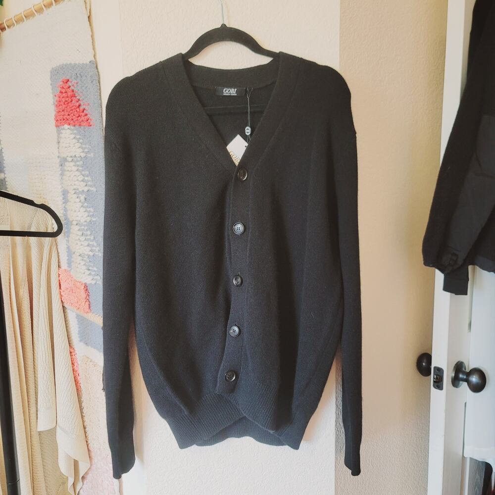 GOBI Mongolian Cashmere Essential Cashmere V-Neck Cardigan in Black, sz XL